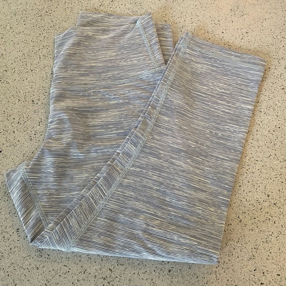 Lululemon Wunder Under Leggings - Picture 1 of 6